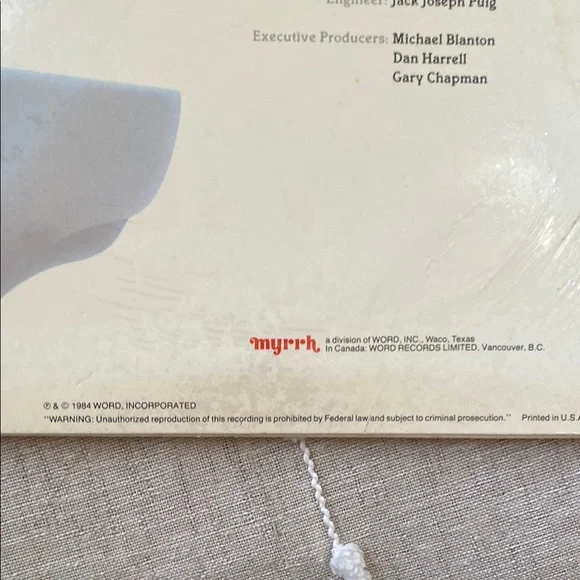 Amy Grant  1984 Album Straight Ahead with Poster Red and Yellow Traffic Light - Picture 2 of 3